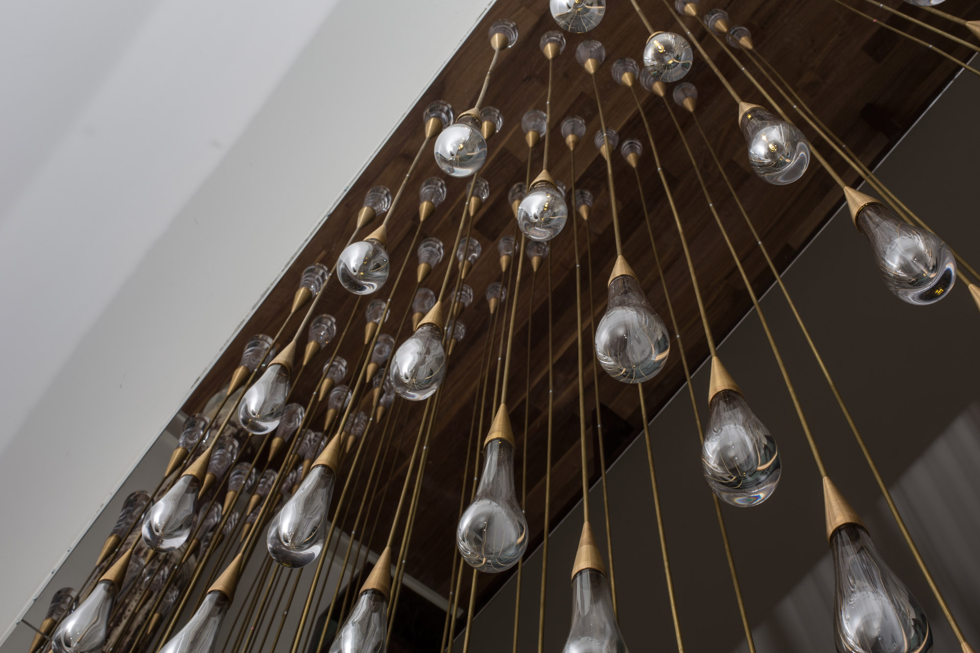 Pouring light. Подвесной светильник pour Lights by Design haus Liberty. Люстра Design haus Liberty. Люстра Teardrop 3.0 by Design haus Liberty. Люстра капельки.