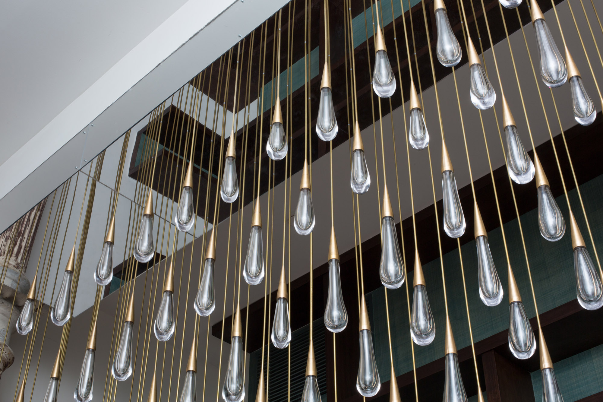 Pouring light. Светильник pour Lights by Design haus Liberty. Подвесные светильники pour Lights, Design haus Liberty. Подвесной светильник the pour Lights. Chandelier the pour par Design haus Liberty.