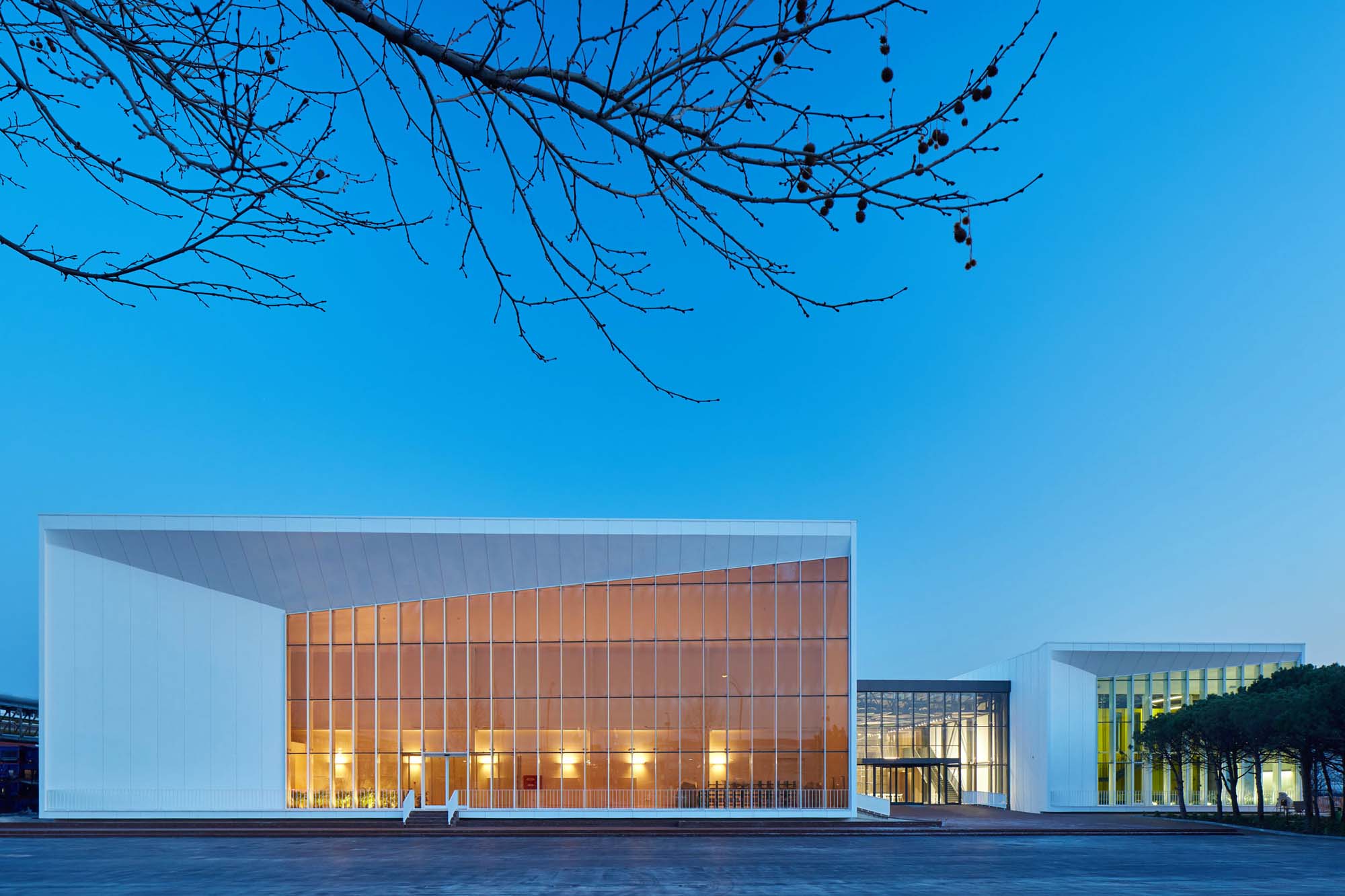 Mustafa Vehbi Koç Spor Salonu - Arkitera