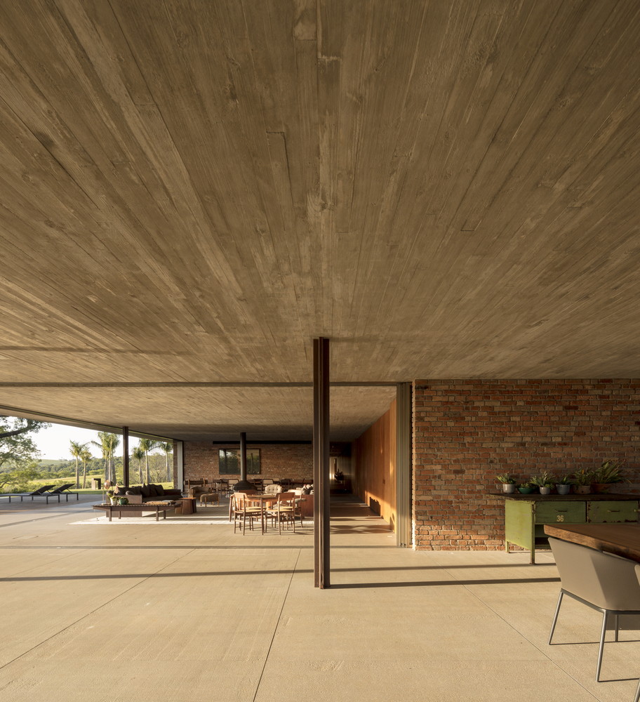 Çatısı Çimle Kaplı Düzlemsel Bir Ev Arkitera