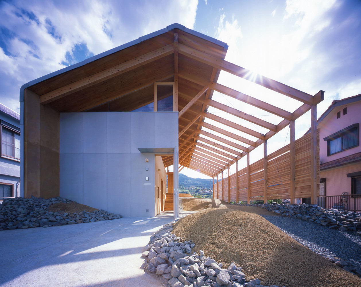 Yarım Ev Yarı Ambar Arkitera