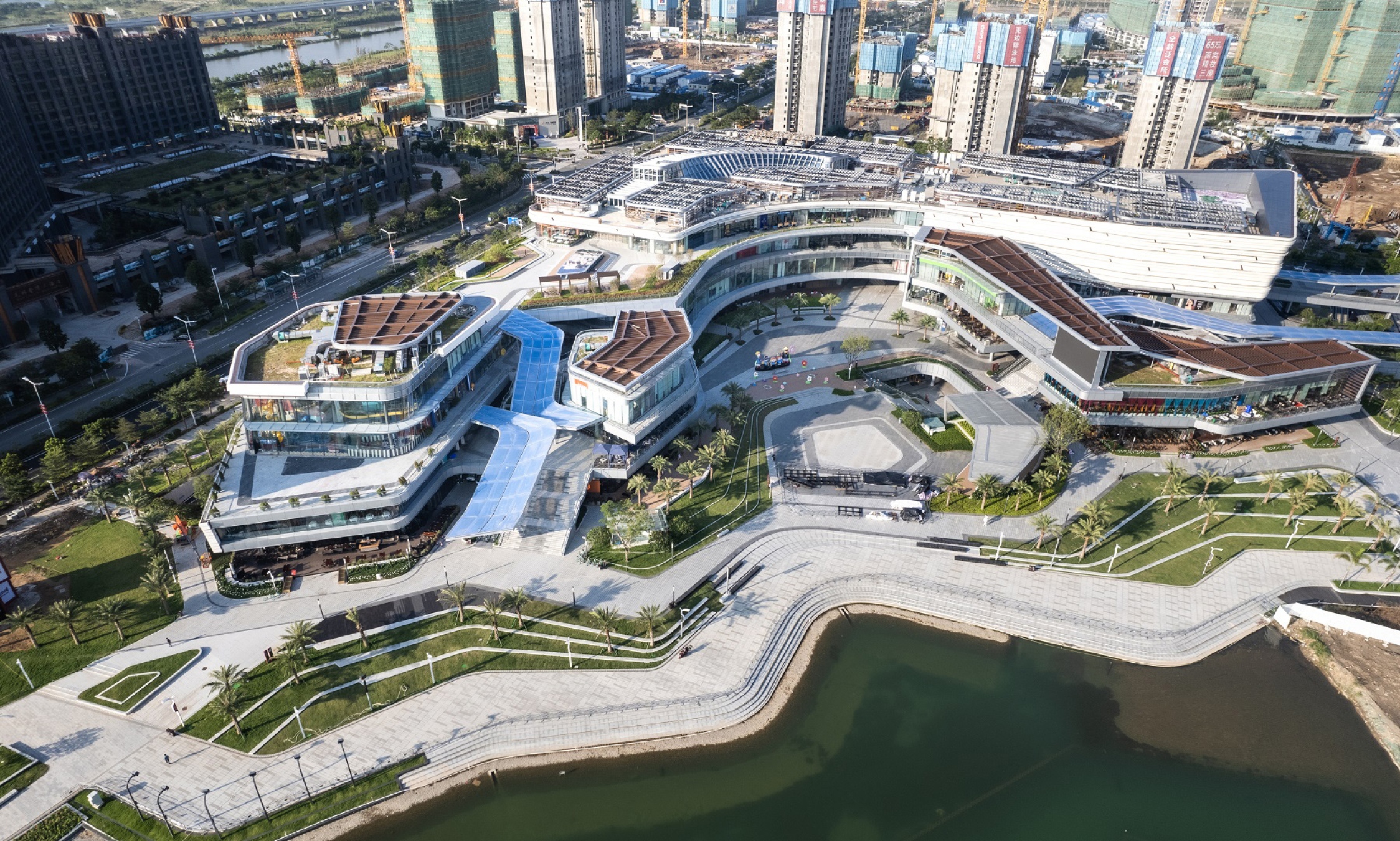 10 Design, Zhuhai’deki Lakefront Alışveriş Merkezini Tamamladı