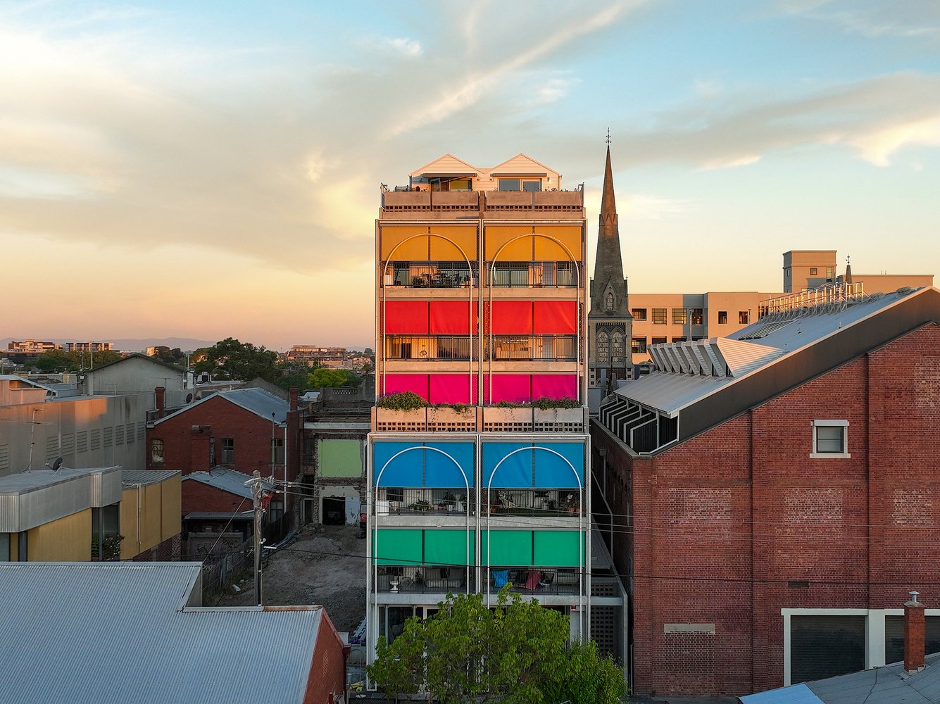 Avustralya’nın Gelişen Banliyö Bölgesinde Bir Apartman