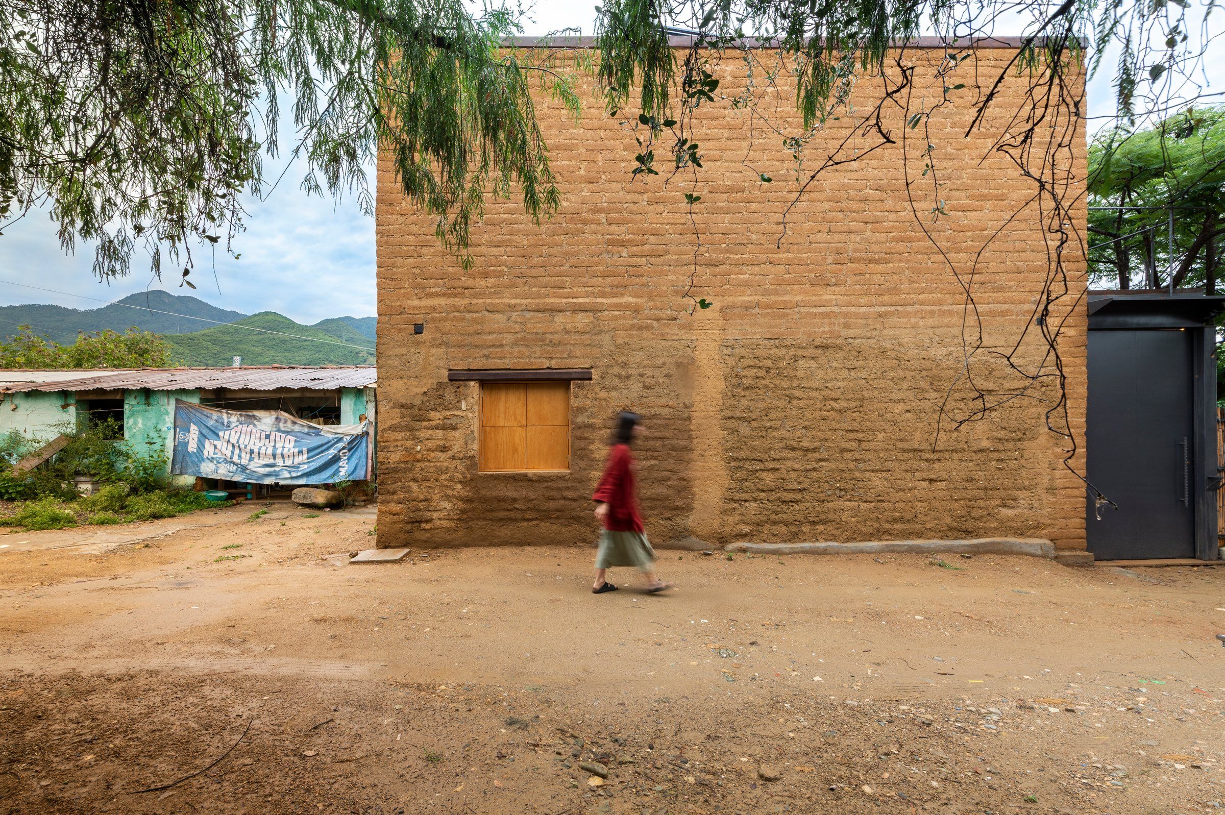 Flamboyán Ağacının Etrafında Şekillenen Bir Atölye Ev - Arkitera 