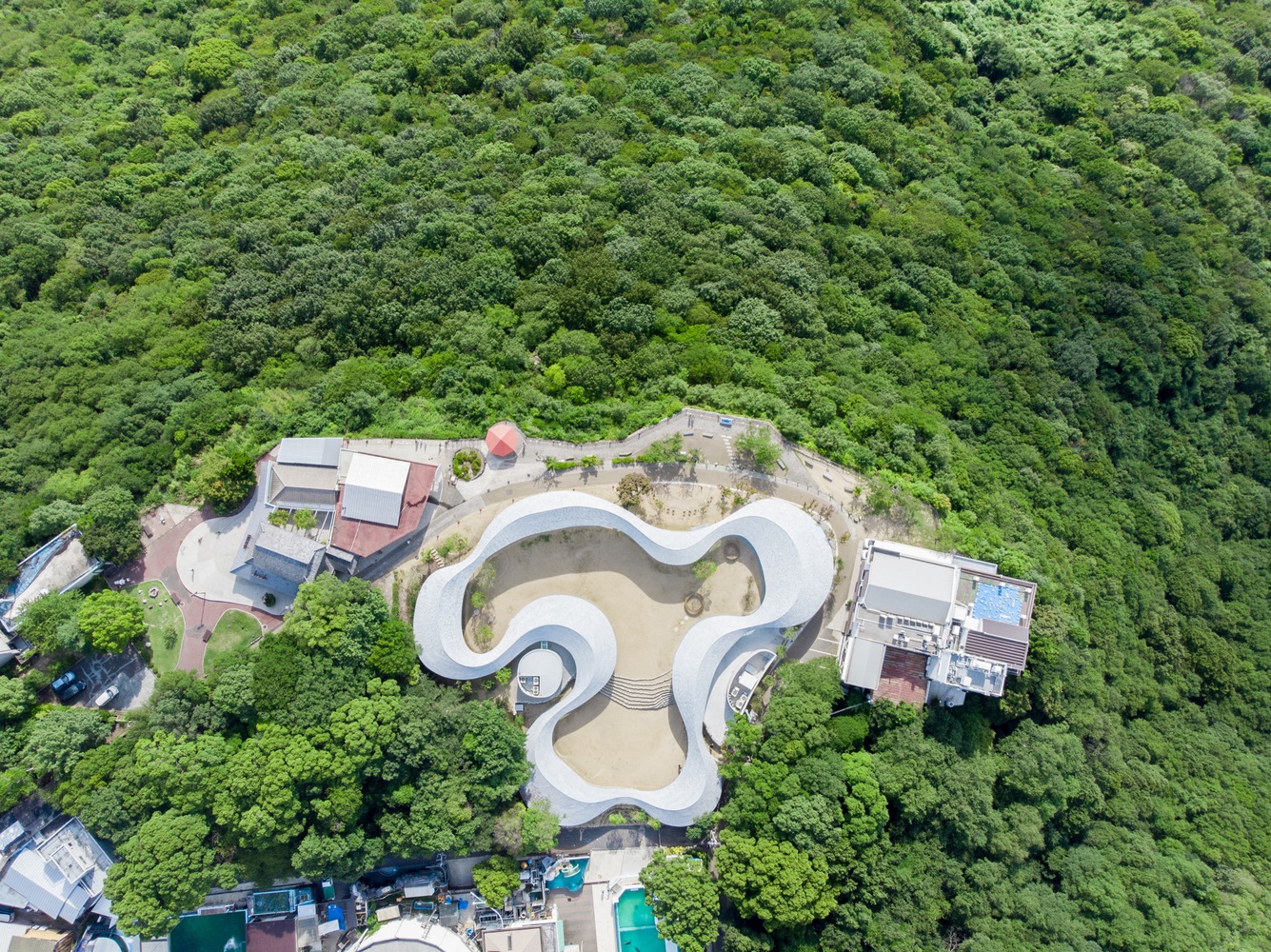 Japonya Yashima Milli Parkı'ndaki Bir Ziyaretçi Merkezi Arkitera