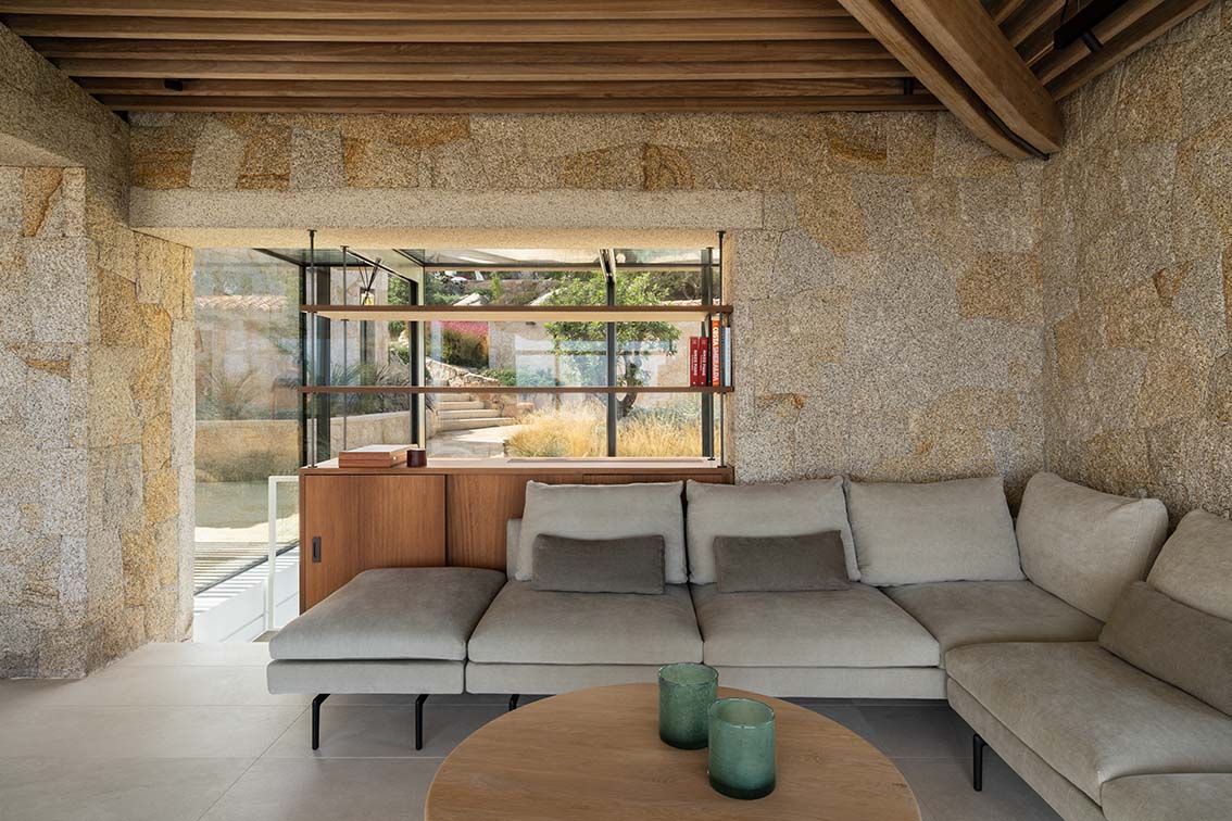 Alvisi Kirimoto Complete Villa S in Sardinia: A Winding Residence ...