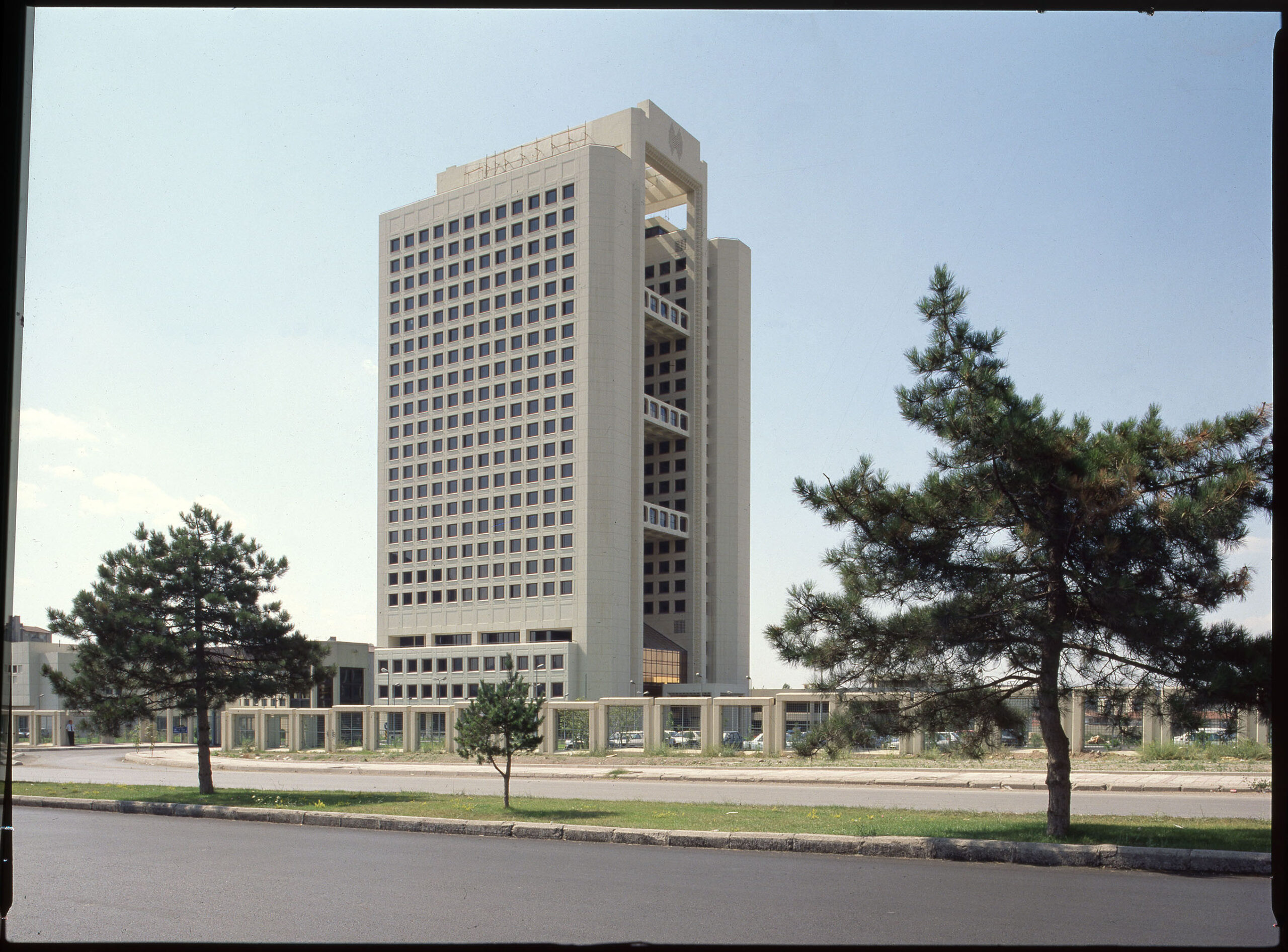 Doğan Tekeli ve Sami Sisa Tarafından Tasarlanan Eski Hazine Müsteşarlığı Binası Yıkılıyor