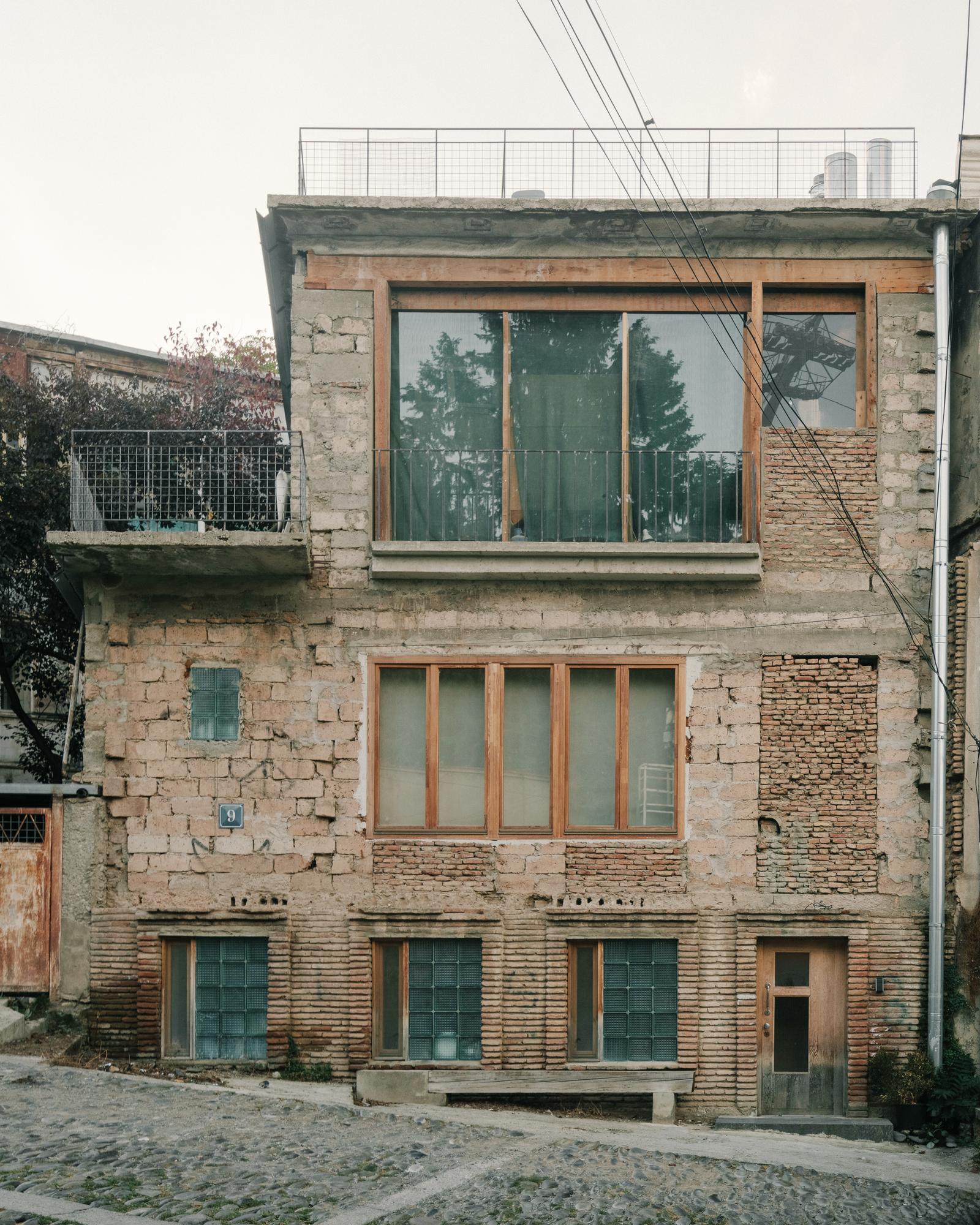 Tiflis'te Tarihsel İzleri Taşıyan Modern Konut